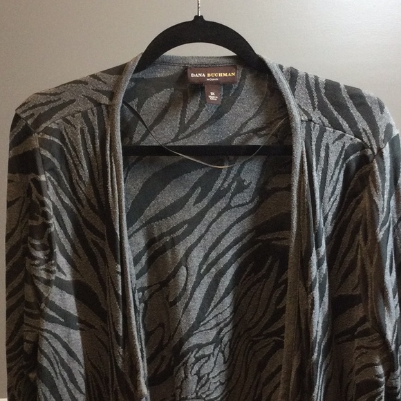1X Dana Buchman Woman gray zebra print open wrap sweater - Picture 5 of 14